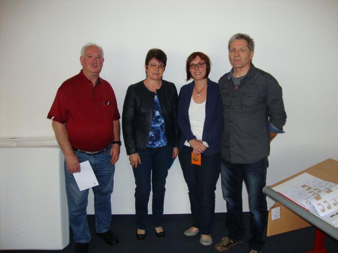 Les gagnants (de gauche à droite) : Mme Guerne (représentée par son mari), Mme Urfer, Mme Garraux, M. Wenger (vice-président UCAMB). Manque sur la photo : Mme Brahier.
